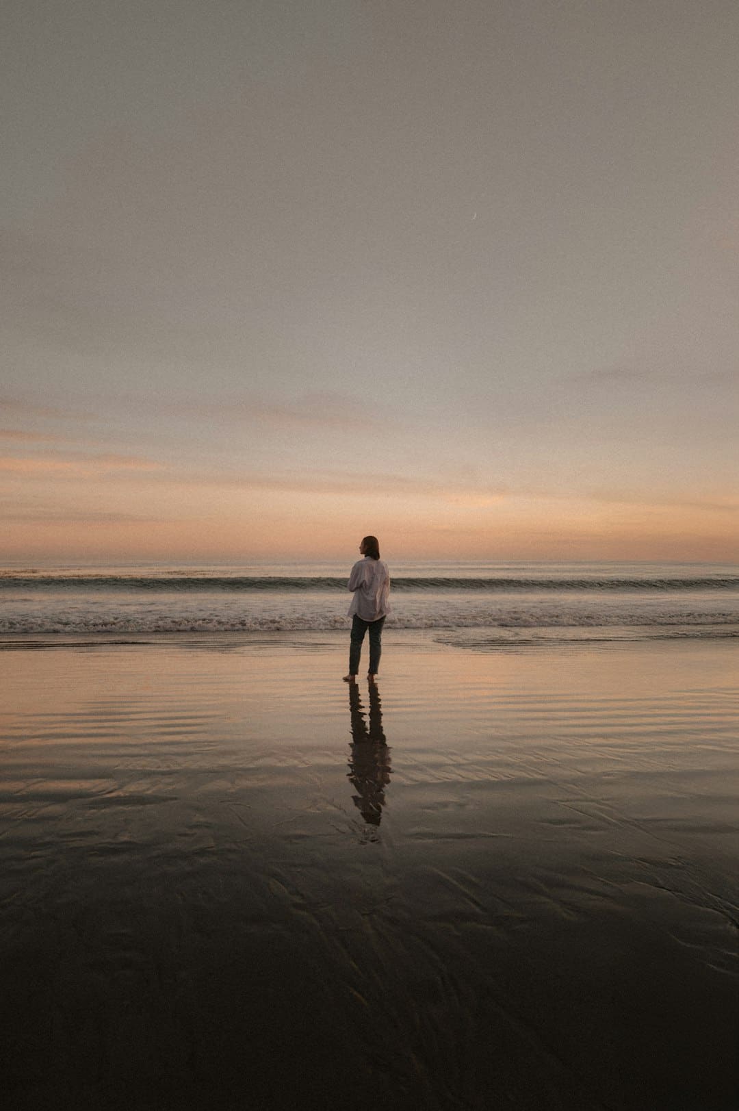 宋佳佟丽娅电影《轻于鸿毛》七夕定量点映 带上姐妹一同高兴动身